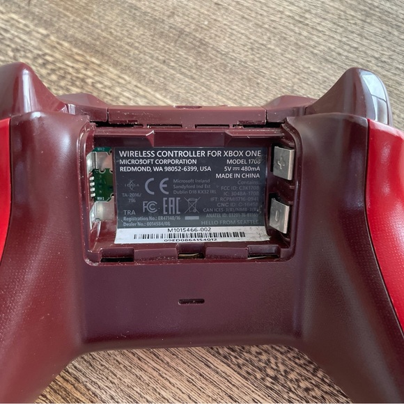 Xbox One Wireless Controller, Red - Picture 4 of 5